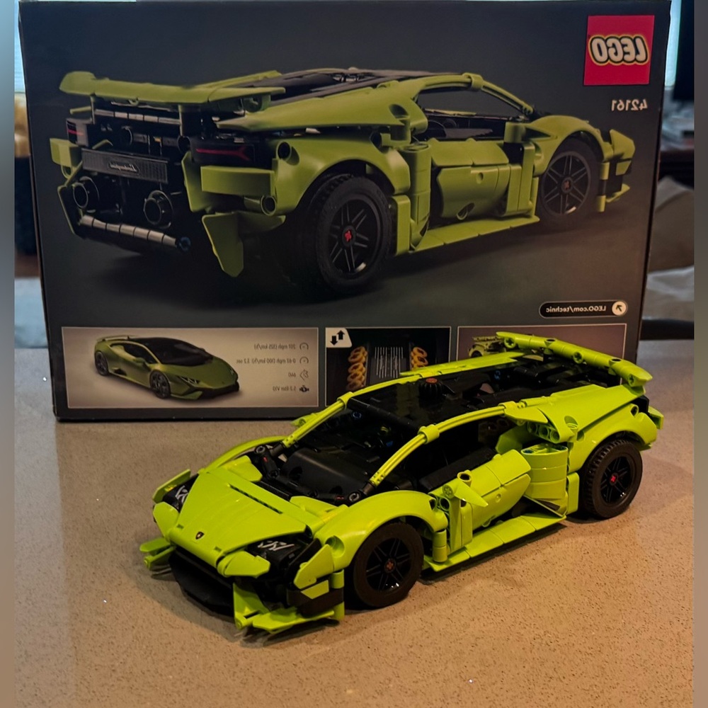 Lego Technic Lamborghini Huracán Tecnica 42161 - Picture 5 of 9